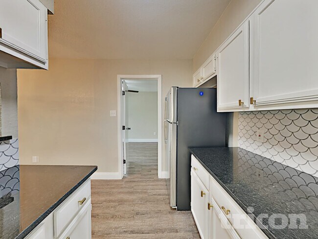Building Photo - 837 Pine Mountain Dr