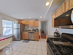 Building Photo - 29 Brackett St