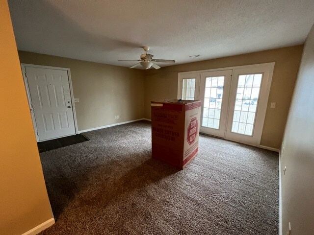 Foto del edificio - 2624 Guyer St