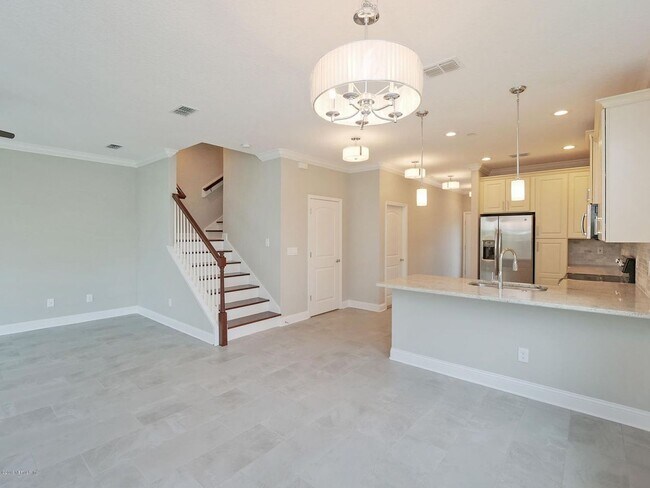 Foto del edificio - 4 Bedroom 3.5 bath Beauty in Just a Short Stroll to Jax Beach - Garage, Lawncare Included & Fence...
