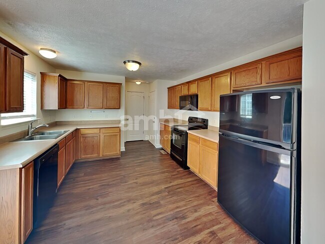 Foto del edificio - 645 Smoky Mountains Dr