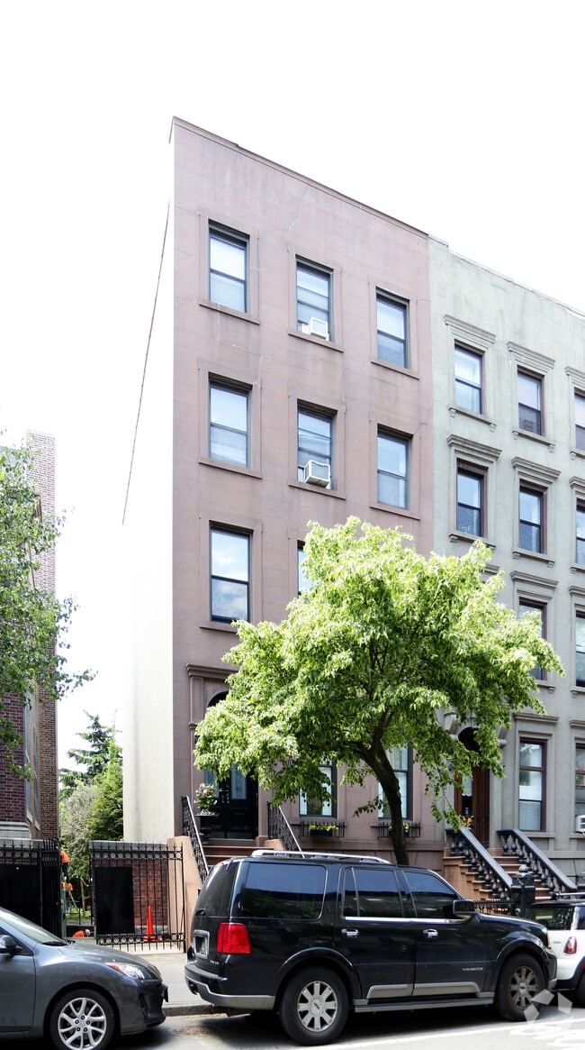 Building Photo - 394 Clinton St