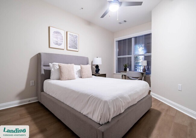 Foto del edificio - 3000 Renaissance Park Pl