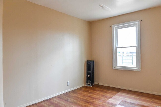 Foto del edificio - 134-21 Hawtree St