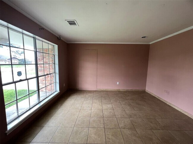 Building Photo - 15614 Silver Ridge Dr