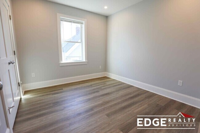 Foto del edificio - Allston 4 Bed Townhouse – 3 Bath – W/D in Unit – Parking – No Fee – 9/1