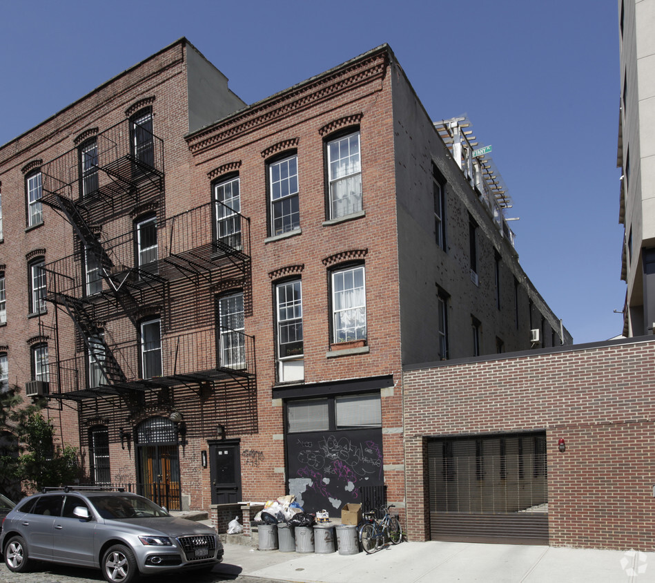 Primary Photo - 26 Tiffany Pl