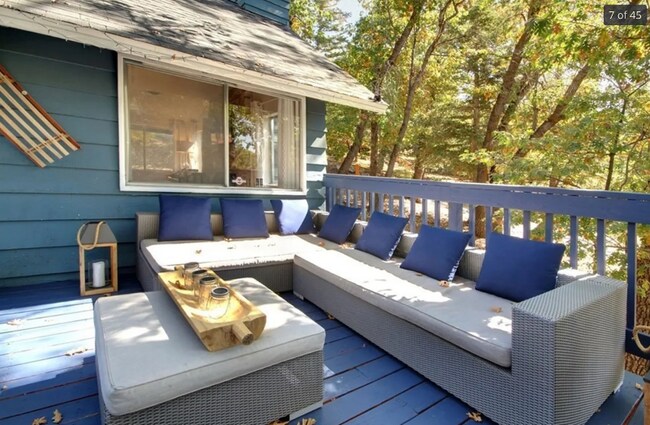 Foto del edificio - 1401 Rockspray Dr