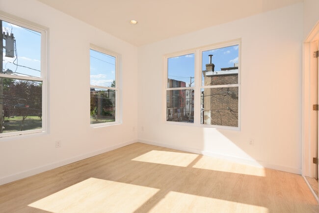 Building Photo - 1507 W Oxford St