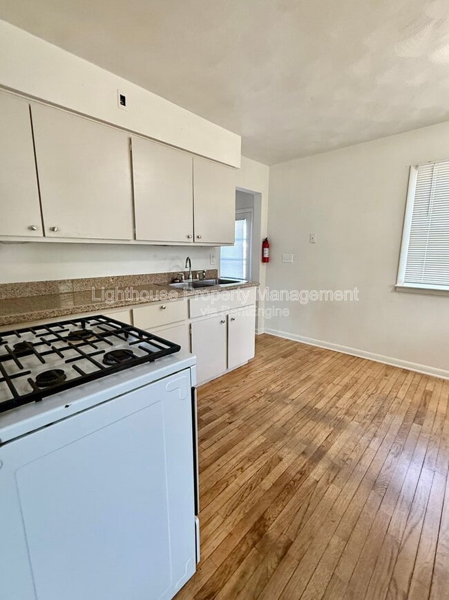 Building Photo - 2108 Woodbine Ave