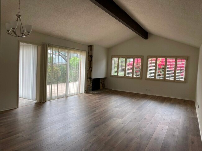 Foto del edificio - 22913 Juniper Ave