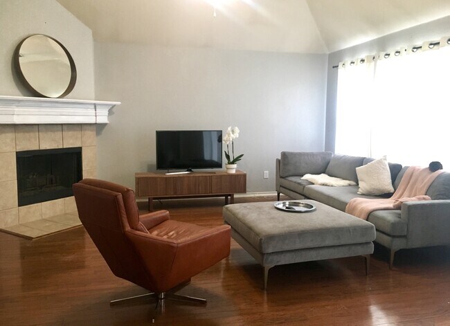 Foto del edificio - 5524 Glenview Ln