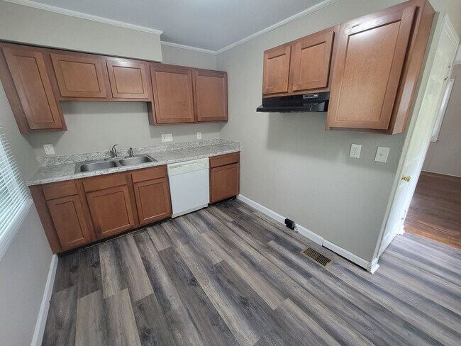 Foto del edificio - 6427 Mayflower Ave