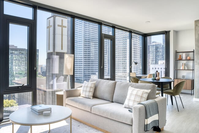 Building Photo - 704 Spring St