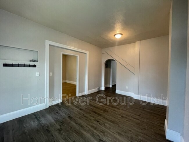 Building Photo - 672 N 200 W