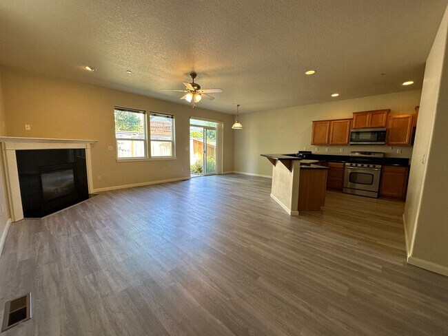 Building Photo - 15765 SW Starling Lane ~ Spectacular & Spa...