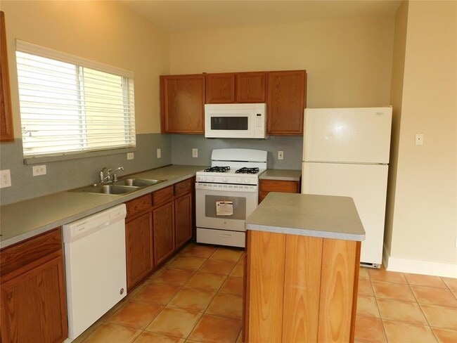 Building Photo - 6143 Settlers Lake Cir W