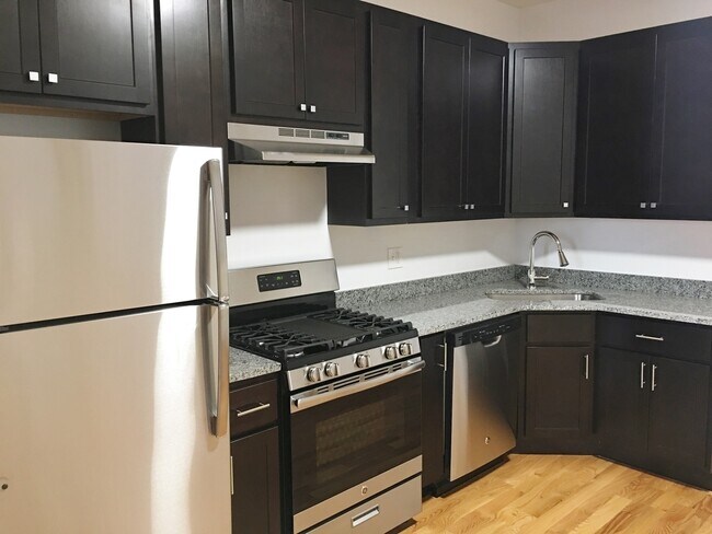 Foto del edificio - Rogers Park 1BR Garden unit - Near Red Line & Lake