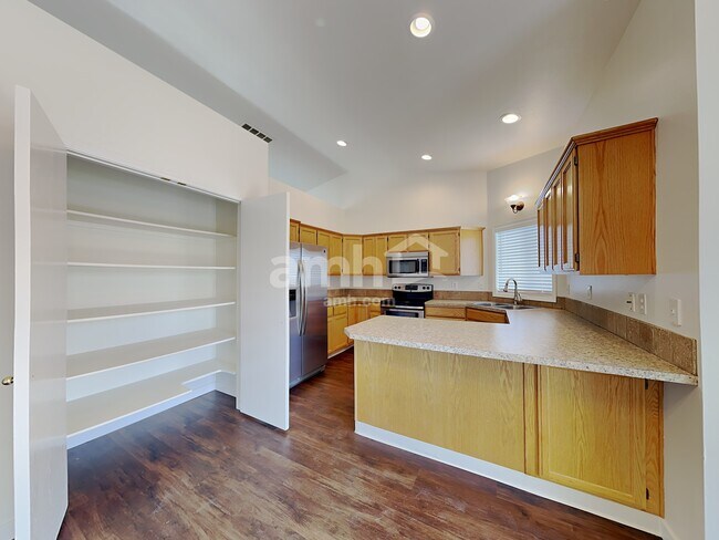 Foto del edificio - 7890 W Powell St