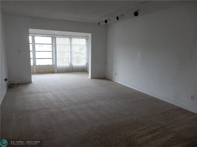Building Photo - 6070 NW 64th Ave