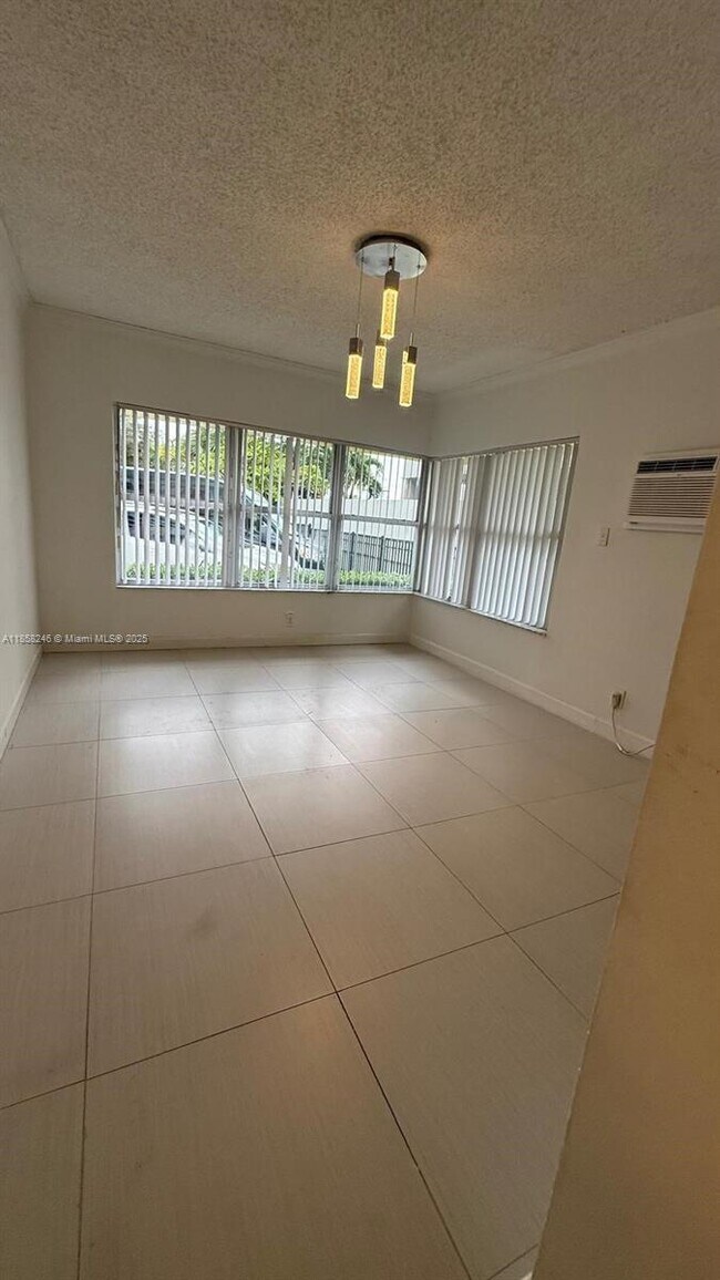 Foto del edificio - 9241 Collins Ave