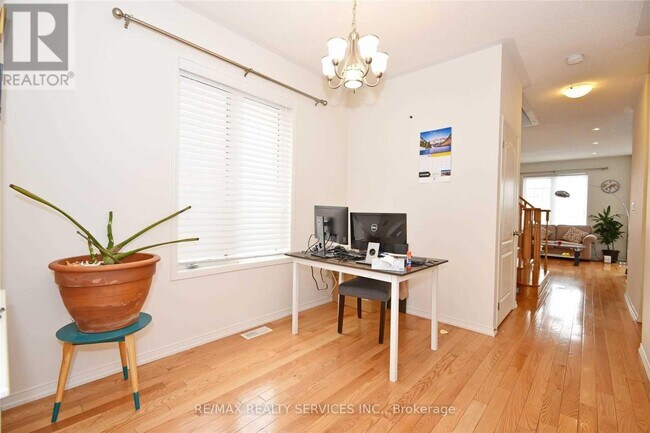 Building Photo - 43 Sussexvale Dr