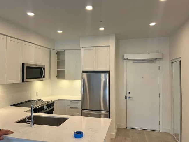 Building Photo - 808 Gauthier Av