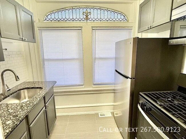 Foto del edificio - 236 Buckingham Pl