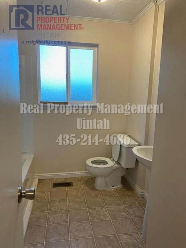 Foto del edificio - Cute 3 Bedroom 1 Bathroom Apartment