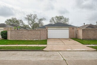Building Photo - 15807 Los Altos Dr