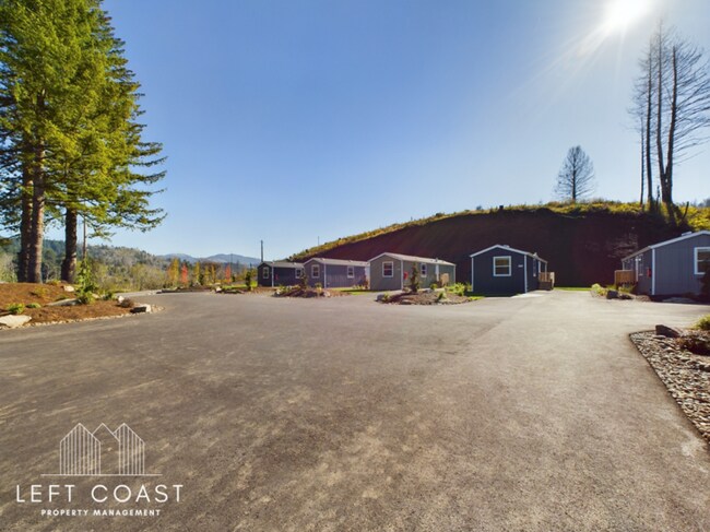 Foto del edificio - 2368 Salmon River Highway - 1