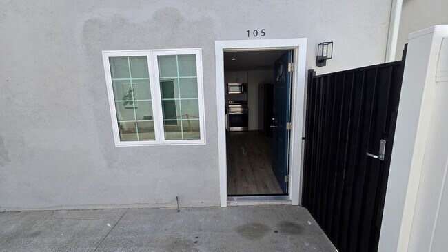 Foto del edificio - 988 El Camino Dr