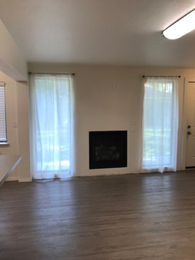 Foto del edificio - 759 Meadows Dr