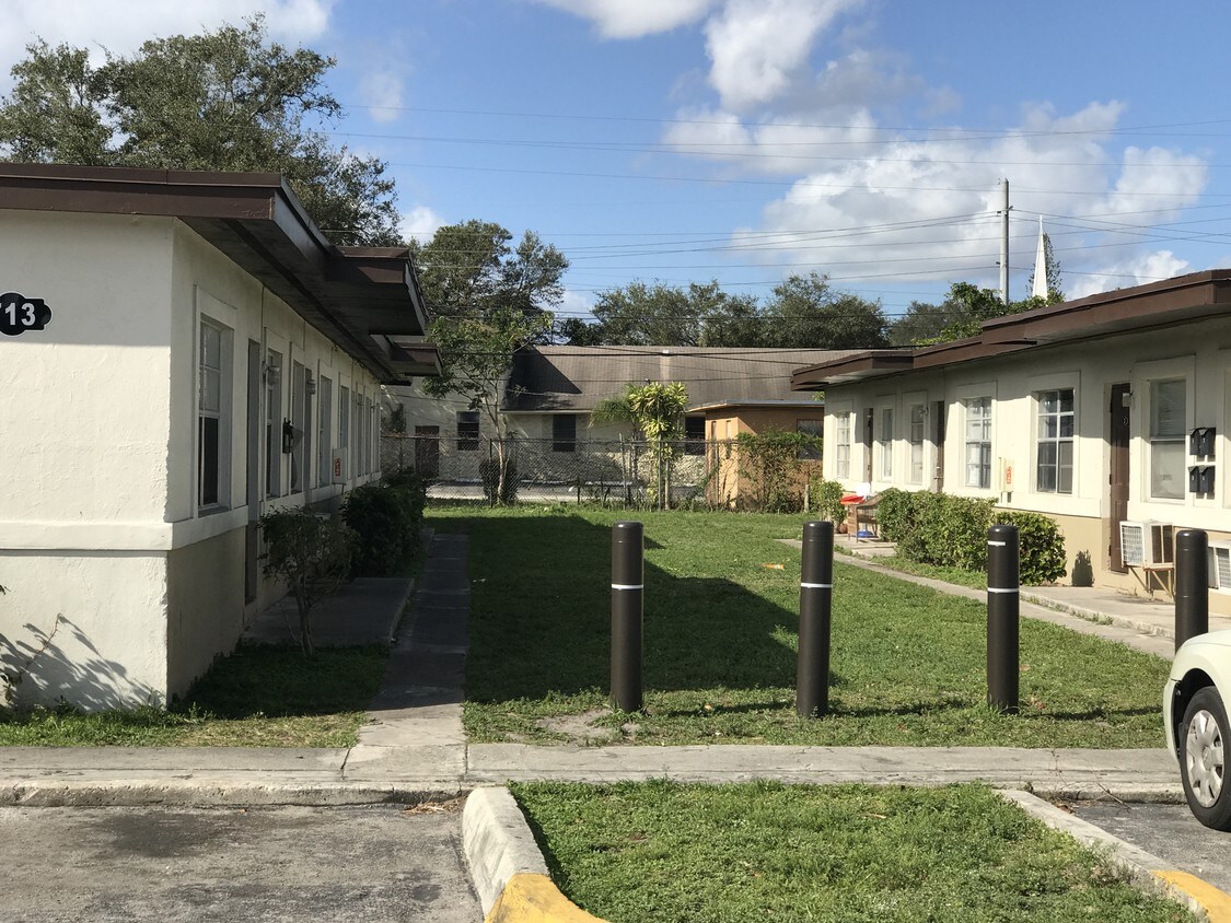 Foto principal - 745 NW 14th Terrace
