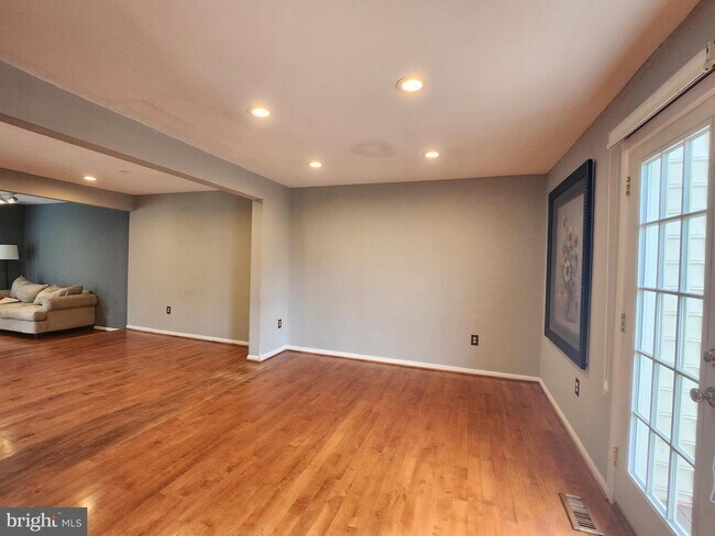Building Photo - 13923 Middle Creek Pl