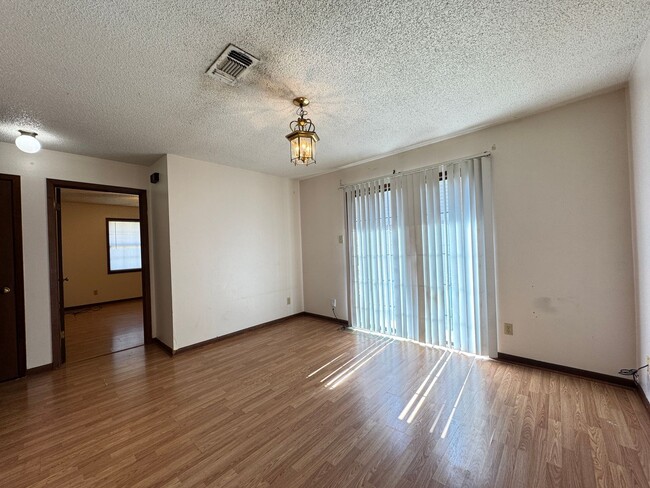 Building Photo - 329/331 S Maple St