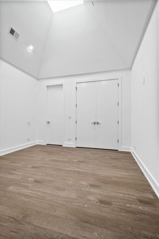 Foto del edificio - 728 Waukegan Rd