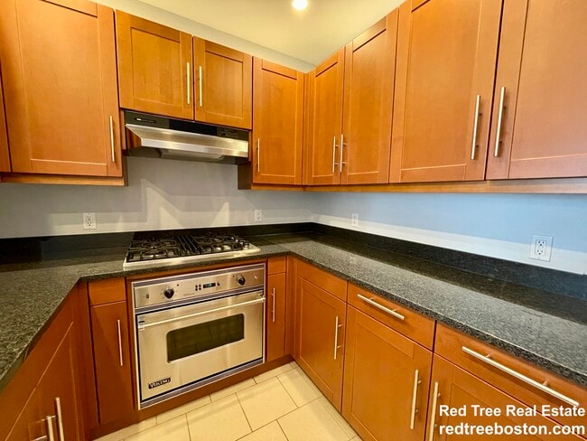 Building Photo - 1 Charles St S