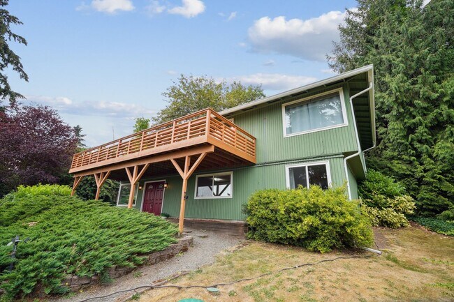 Building Photo - MIL  with 1 bedroom, 1 bathroom and den on...
