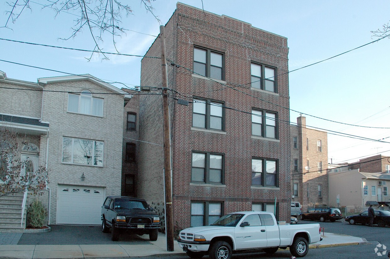 Building Photo - 15 Lincoln St