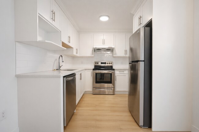 Building Photo - 3035 Clearbrook Rd