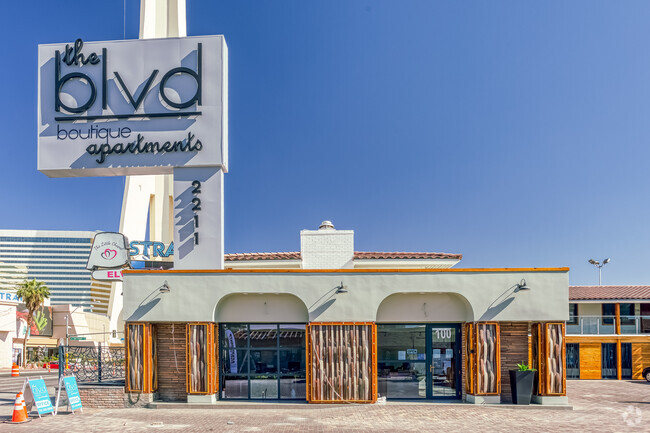 Oficina de arrendamiento - The BLVD Apartments