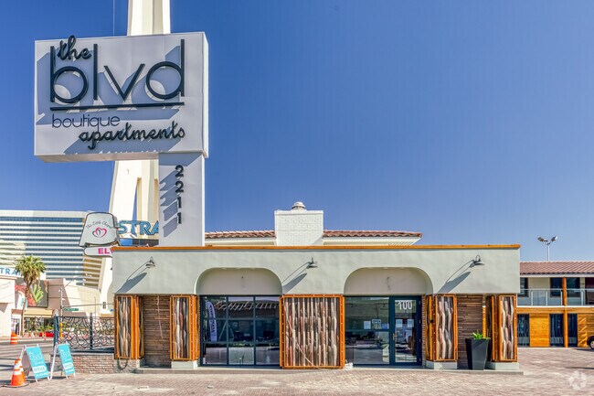 Oficina de arrendamiento - The Blvd Boutique Apartments