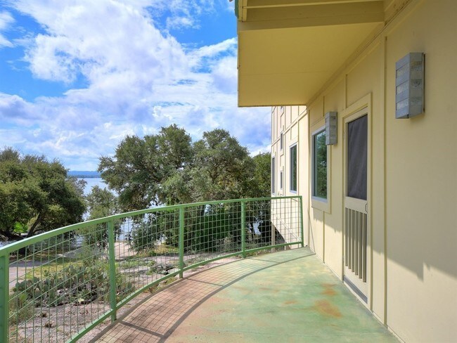 Building Photo - 320 Green Acres Dr