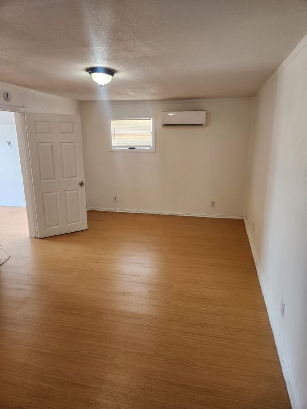Foto del edificio - 610 NE 35th St