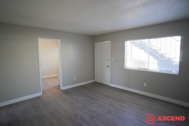 Building Photo - 117 Woodrow Ave