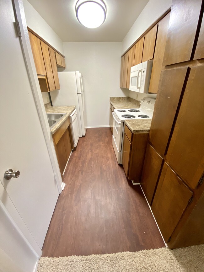 A1 Cocina recientemente renovada - NORTHGATE SQUARE APARTMENTS