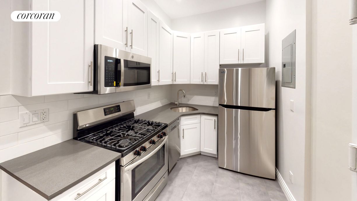 Building Photo - 8 E 74th St