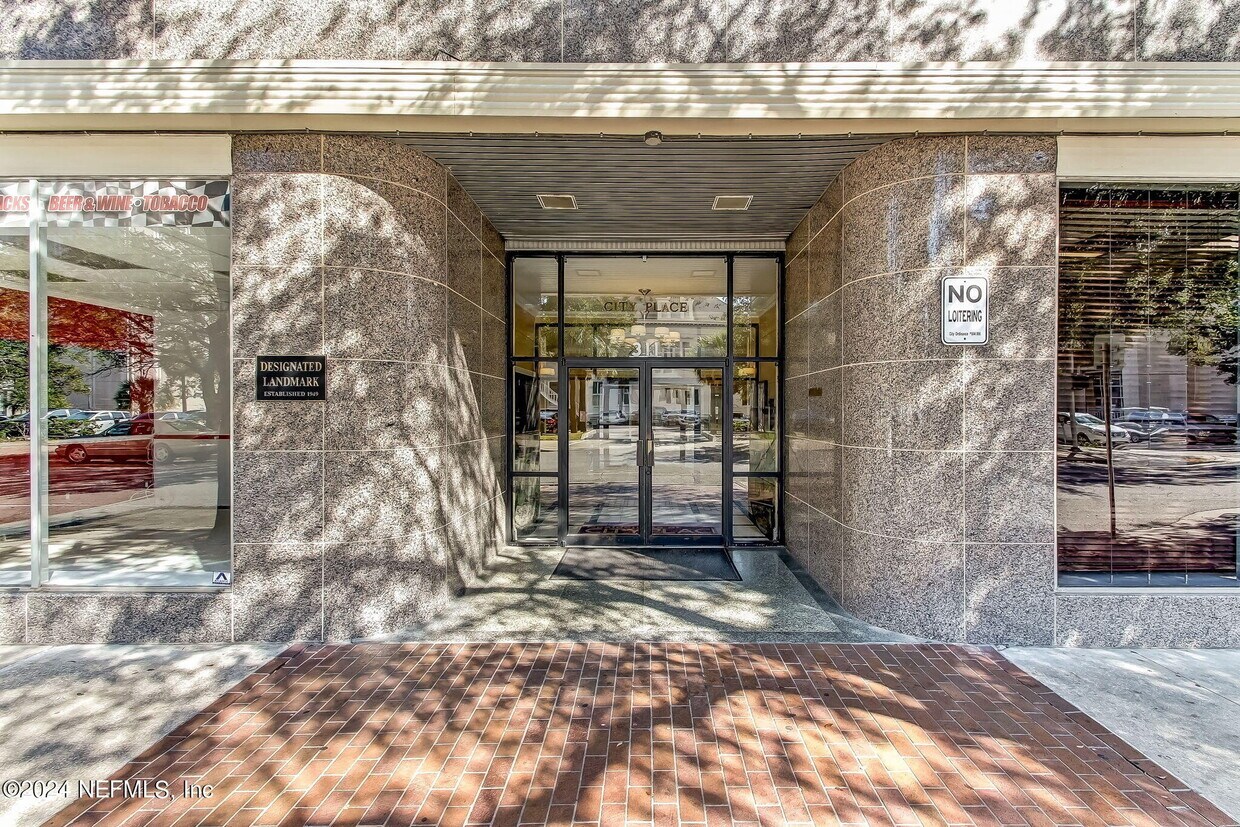 Foto principal - 311 W Ashley St