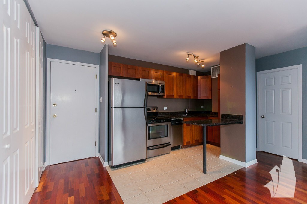 Primary Photo - 4180 N Marine Dr